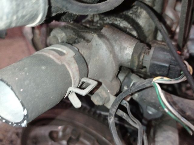 bontott SUZUKI SWIFT II Termosztátház