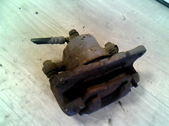 bontott SUZUKI SWIFT II Bal első Féknyereg Munkahengerrel