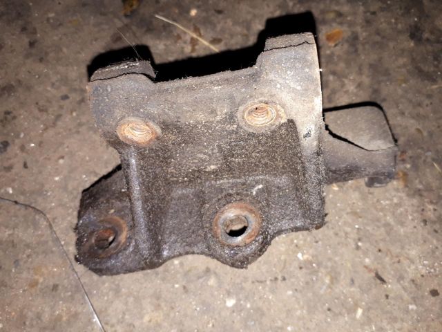 bontott SUZUKI SWIFT II Generátor Tartó Bak