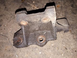 bontott SUZUKI SWIFT II Generátor Tartó Bak