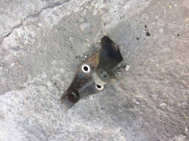 bontott SUZUKI SWIFT II Generátor Tartó Bak