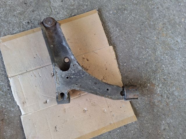 bontott SUZUKI SWIFT II Bal első Lengőkar