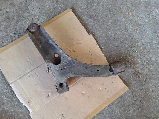 bontott SUZUKI SWIFT II Bal első Lengőkar