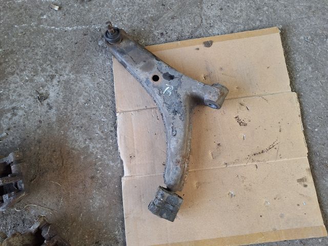 bontott SUZUKI SWIFT II Bal első Lengőkar