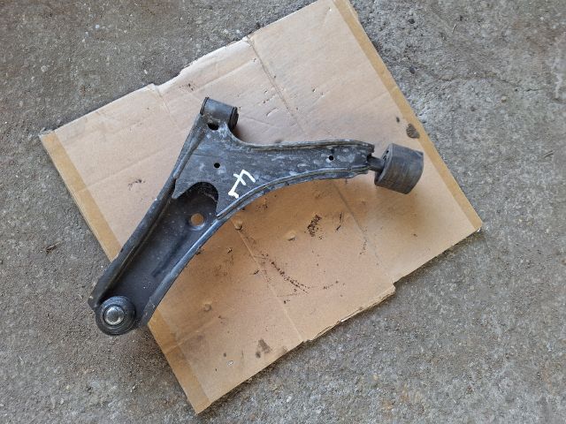 bontott SUZUKI SWIFT II Jobb első Lengőkar