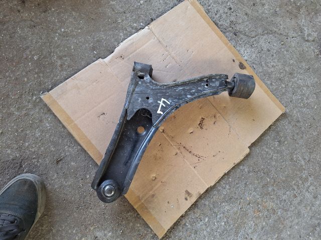 bontott SUZUKI SWIFT II Jobb első Lengőkar