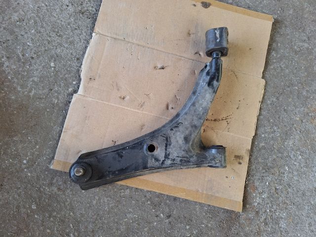 bontott SUZUKI SWIFT II Jobb első Lengőkar