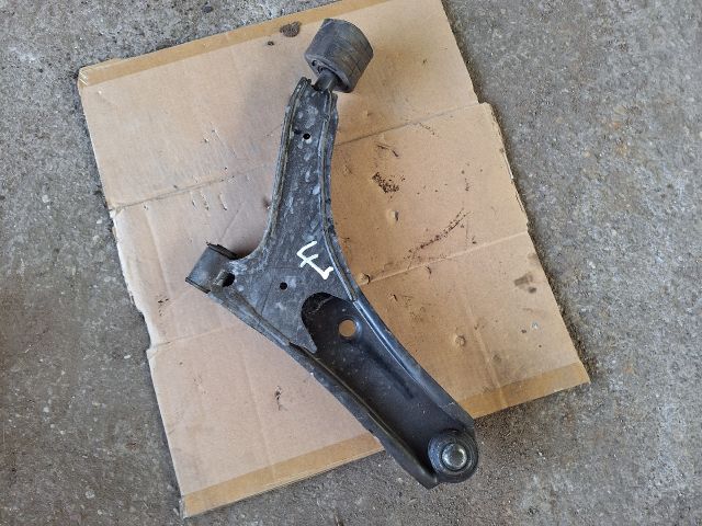 bontott SUZUKI SWIFT II Jobb első Lengőkar