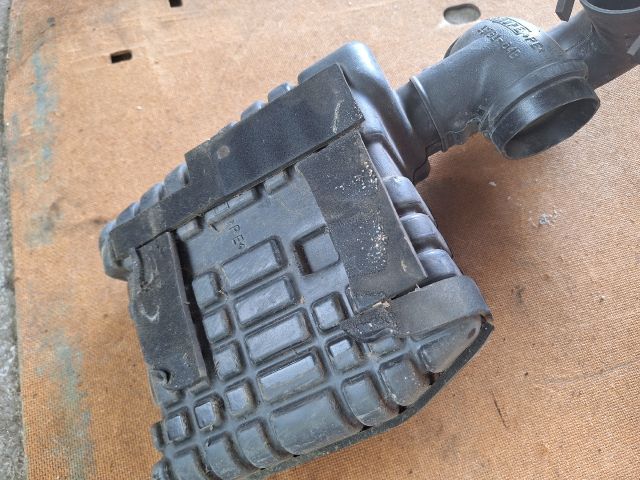 bontott SUZUKI SWIFT II Légszűrő Ház