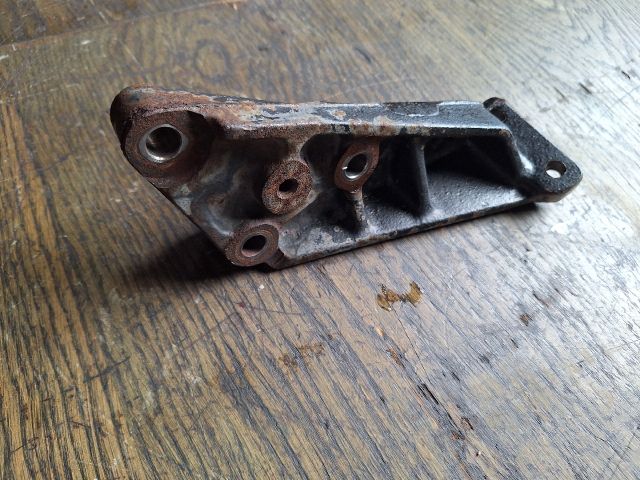 bontott SUZUKI SWIFT II Motor Tartó Bak (Fém)