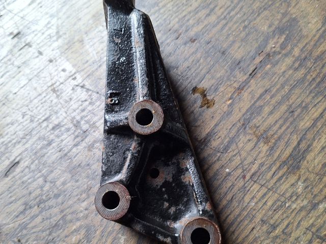 bontott SUZUKI SWIFT II Motor Tartó Bak (Fém)