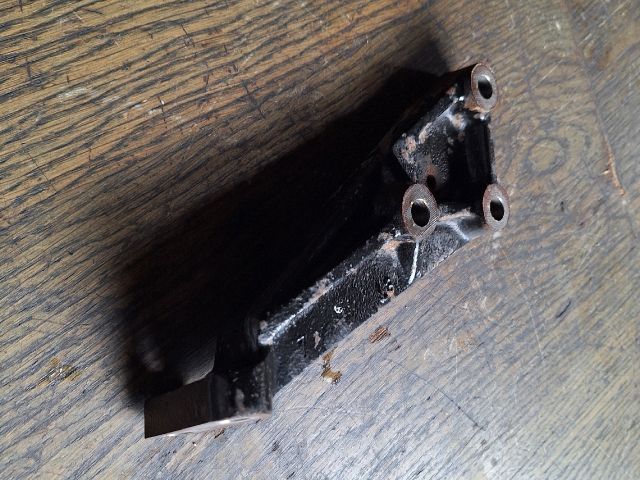 bontott SUZUKI SWIFT II Motor Tartó Bak (Fém)