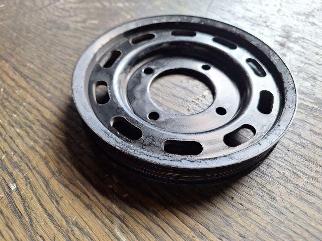 bontott SUZUKI SWIFT II Vízpumpa Szíjtárcsa