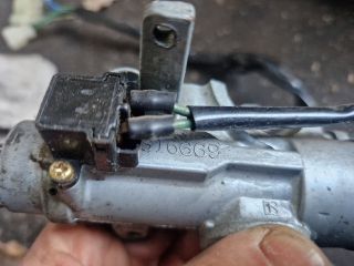 bontott SUZUKI SWIFT II Gyújtáskapcsoló Házzal