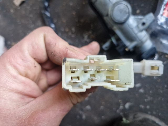 bontott SUZUKI SWIFT II Gyújtáskapcsoló Házzal