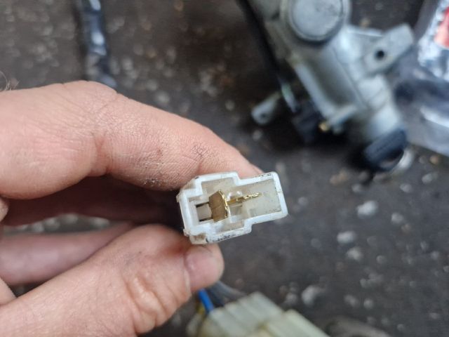 bontott SUZUKI SWIFT II Gyújtáskapcsoló Házzal