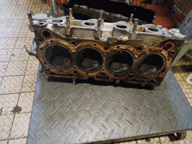 bontott SUZUKI SWIFT II Hengerfej