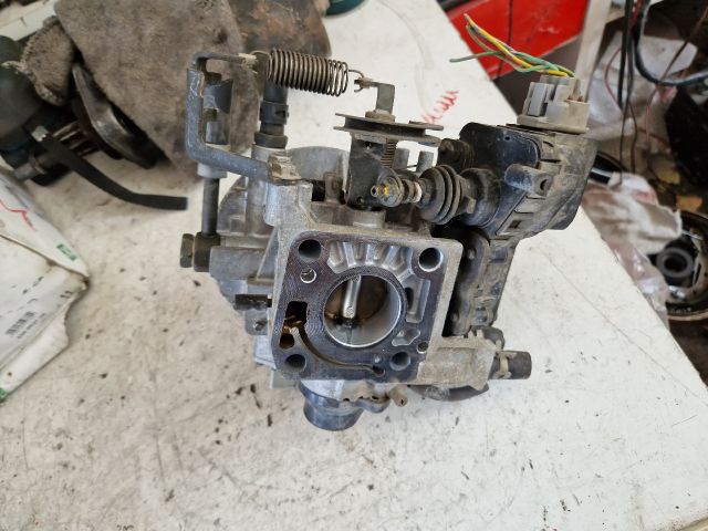 bontott SUZUKI SWIFT II Központi Injektor