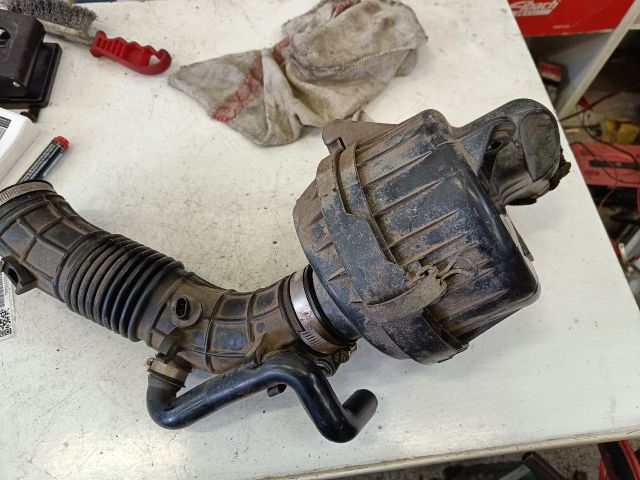 bontott SUZUKI SWIFT II Légszűrő Ház