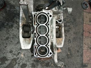 bontott SUZUKI SWIFT II Motorblokk (Fűzött)