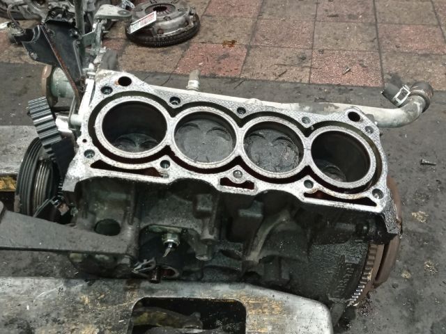 bontott SUZUKI SWIFT II Motorblokk (Fűzött)