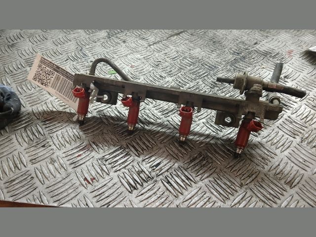 bontott SUZUKI SWIFT II Porlasztó Sor / Híd