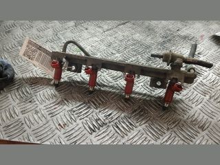 bontott SUZUKI SWIFT II Porlasztó Sor / Híd