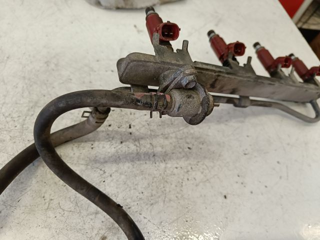 bontott SUZUKI SWIFT II Porlasztó Sor / Híd