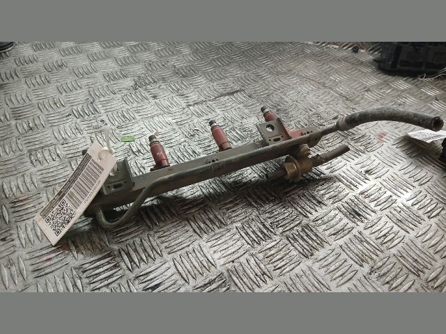 bontott SUZUKI SWIFT II Porlasztó Sor / Híd