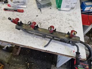 bontott SUZUKI SWIFT II Porlasztó Sor / Híd