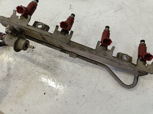 bontott SUZUKI SWIFT II Porlasztó Sor / Híd