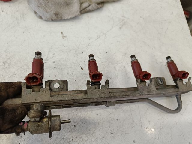 bontott SUZUKI SWIFT II Porlasztó Sor / Híd