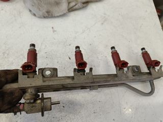 bontott SUZUKI SWIFT II Porlasztó Sor / Híd