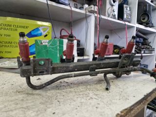 bontott SUZUKI SWIFT II Porlasztó Sor / Híd