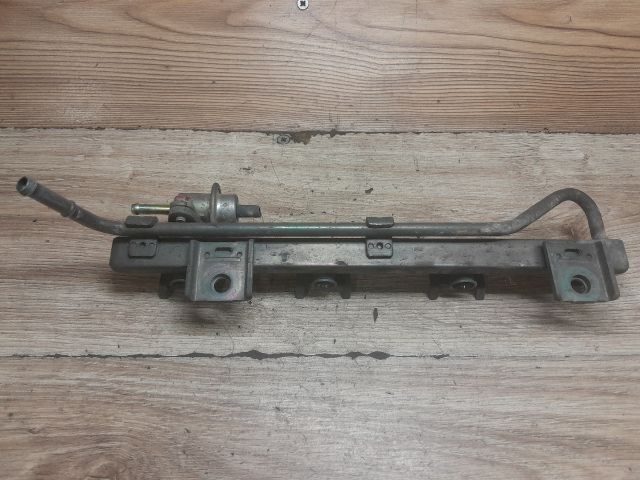 bontott SUZUKI SWIFT II Porlasztó Sor / Híd