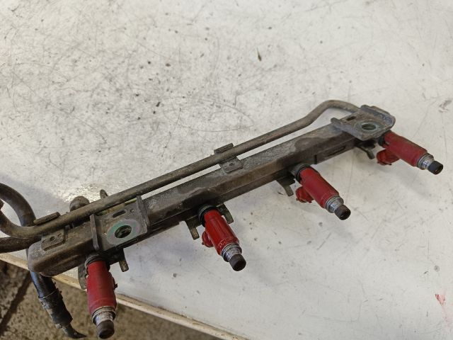 bontott SUZUKI SWIFT II Porlasztó Sor / Híd