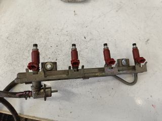 bontott SUZUKI SWIFT II Porlasztó Sor / Híd