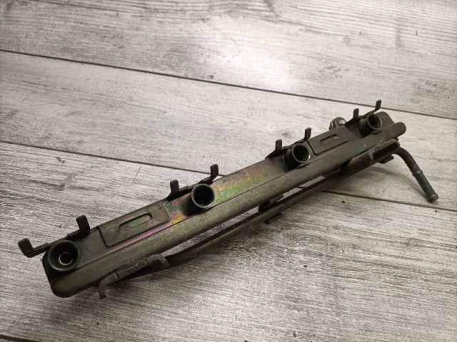 bontott SUZUKI SWIFT II Porlasztó Sor / Híd