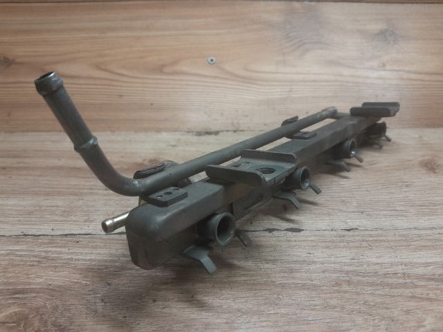 bontott SUZUKI SWIFT II Porlasztó Sor / Híd