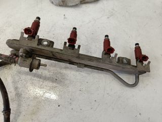 bontott SUZUKI SWIFT II Porlasztó Sor / Híd