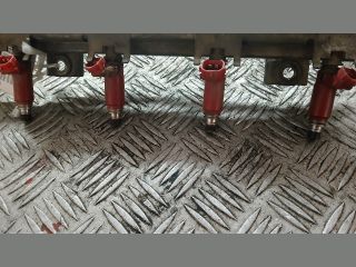 bontott SUZUKI SWIFT II Porlasztó Sor / Híd