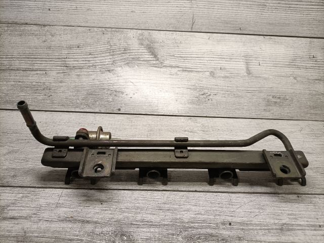 bontott SUZUKI SWIFT II Porlasztó Sor / Híd