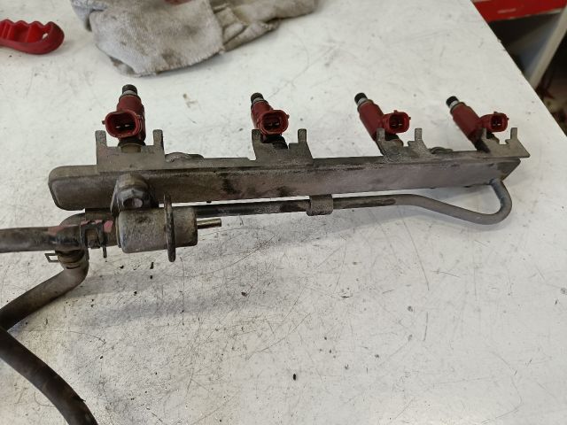 bontott SUZUKI SWIFT II Porlasztó Sor / Híd