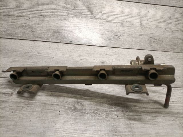 bontott SUZUKI SWIFT II Porlasztó Sor / Híd