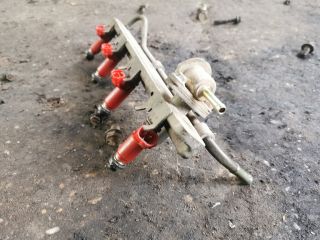 bontott SUZUKI SWIFT II Porlasztó Sor / Híd