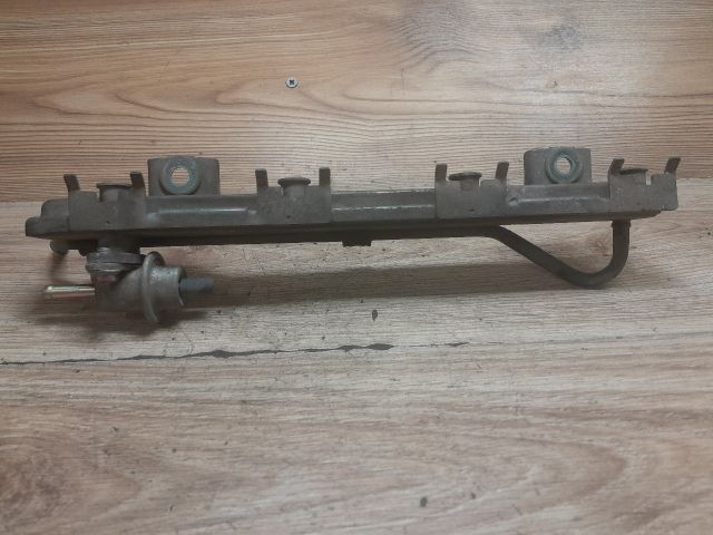 bontott SUZUKI SWIFT II Porlasztó Sor / Híd