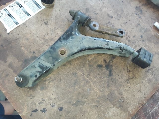 bontott SUZUKI SWIFT II Bal első Lengőkar