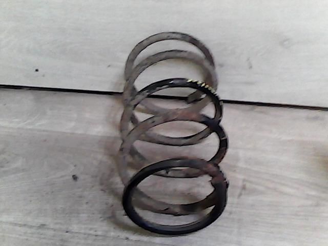 bontott SUZUKI SWIFT II Első Rugó