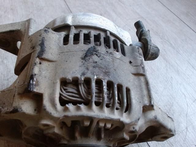 bontott SUZUKI SWIFT II Generátor Tartó Bak