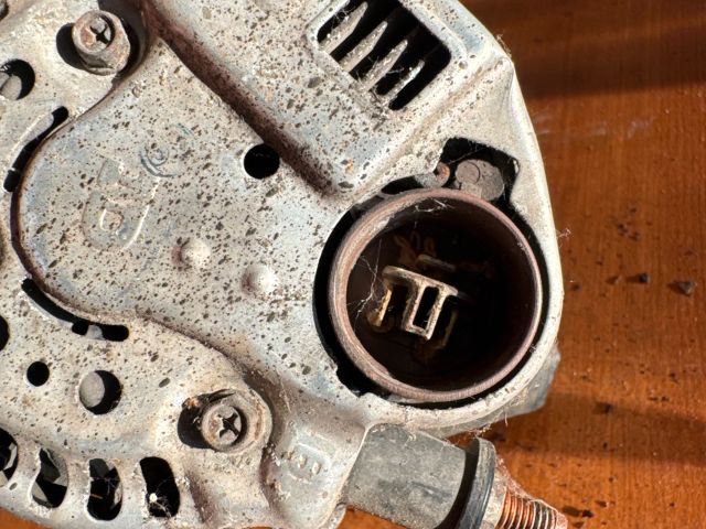 bontott SUZUKI SWIFT II Generátor